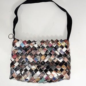 Magazine strip purse.  Zipper.. shoulder strap